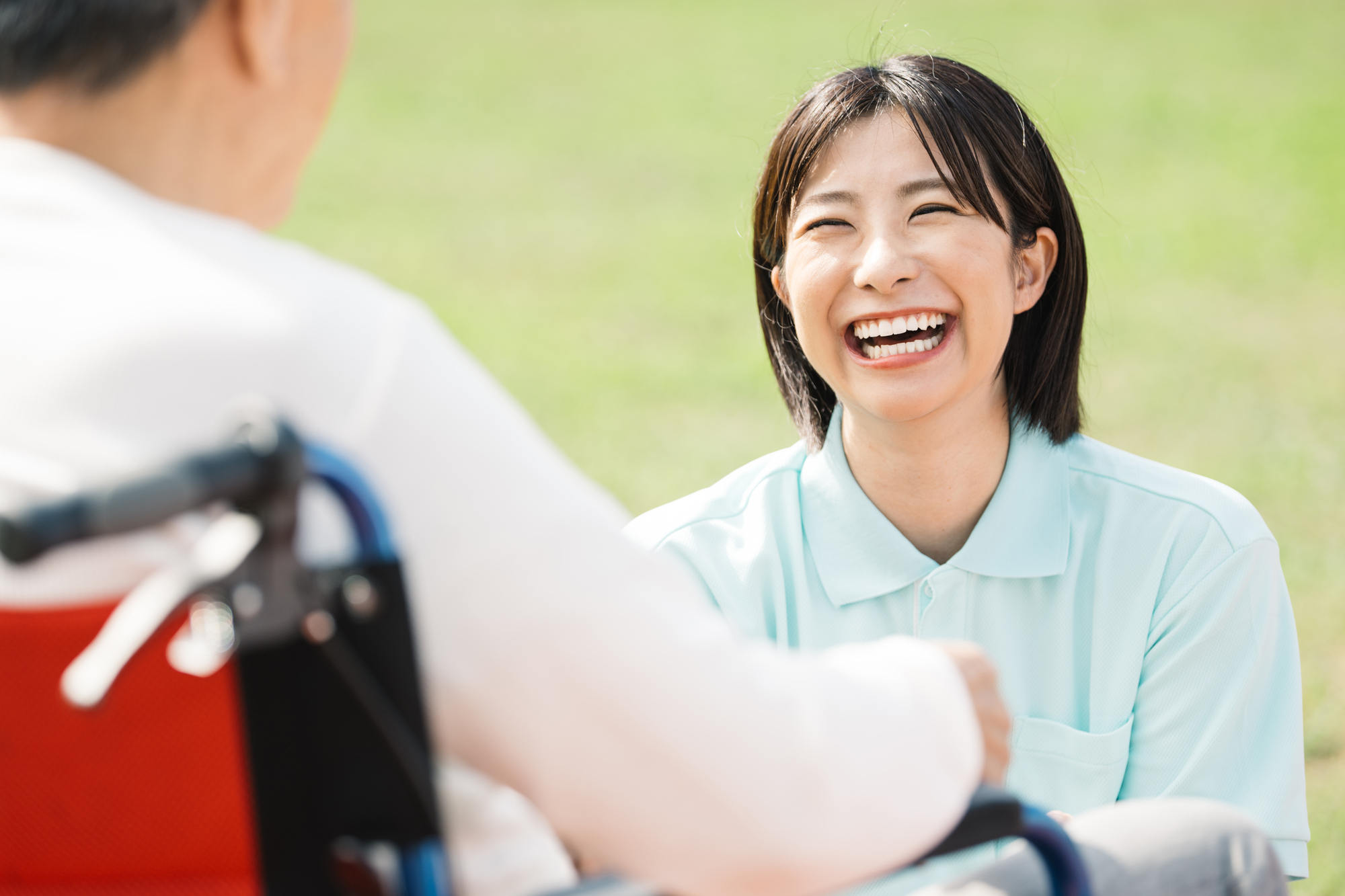 訪問看護は医療保険と介護保険どちらを使う？条件と費用をわかりやすく整理